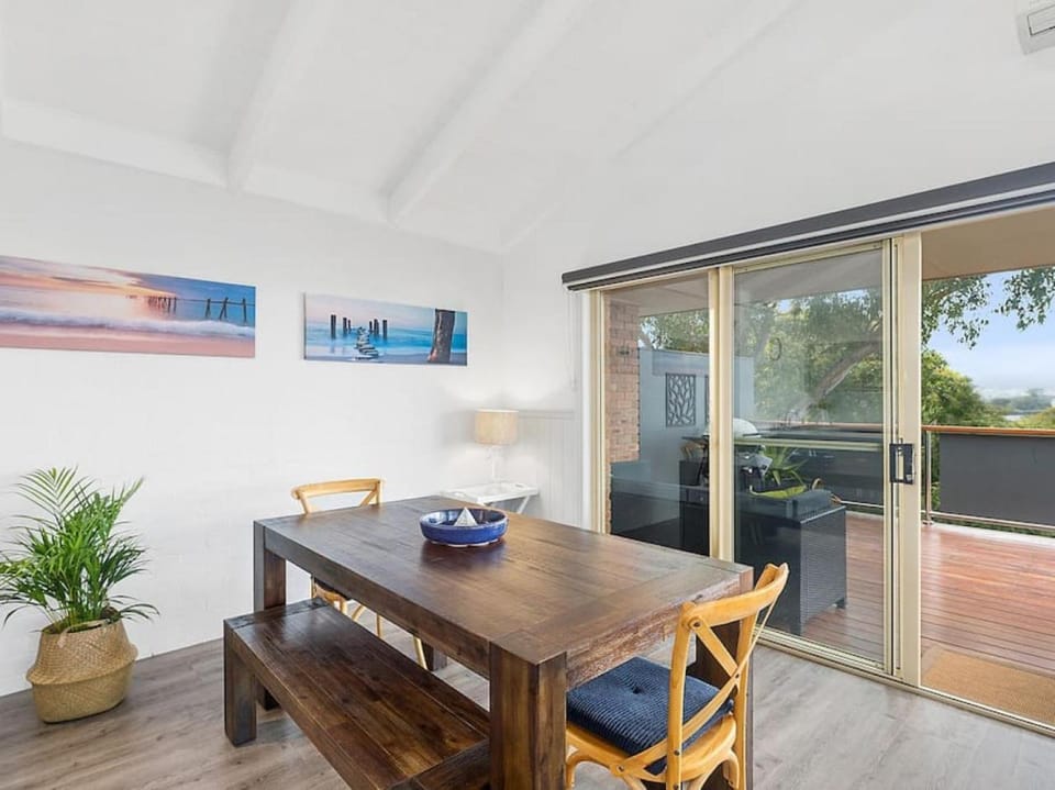 DECK 2 SEA - Amazing views, close to main street House in Apollo Bay