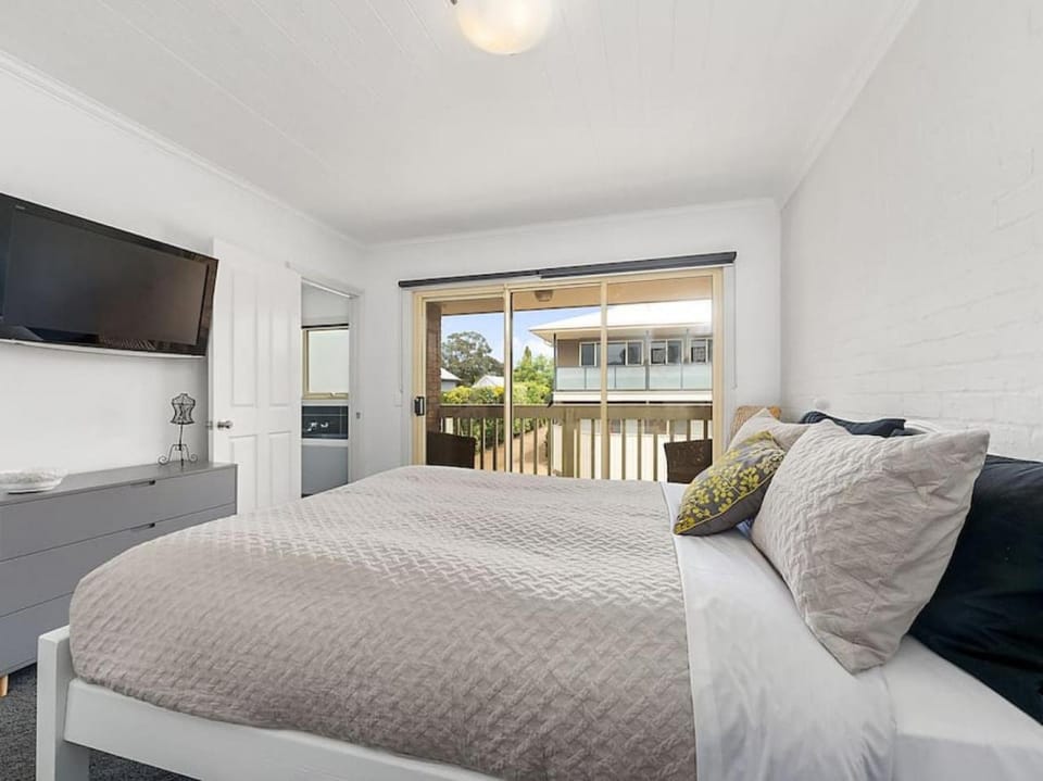DECK 2 SEA - Amazing views, close to main street House in Apollo Bay