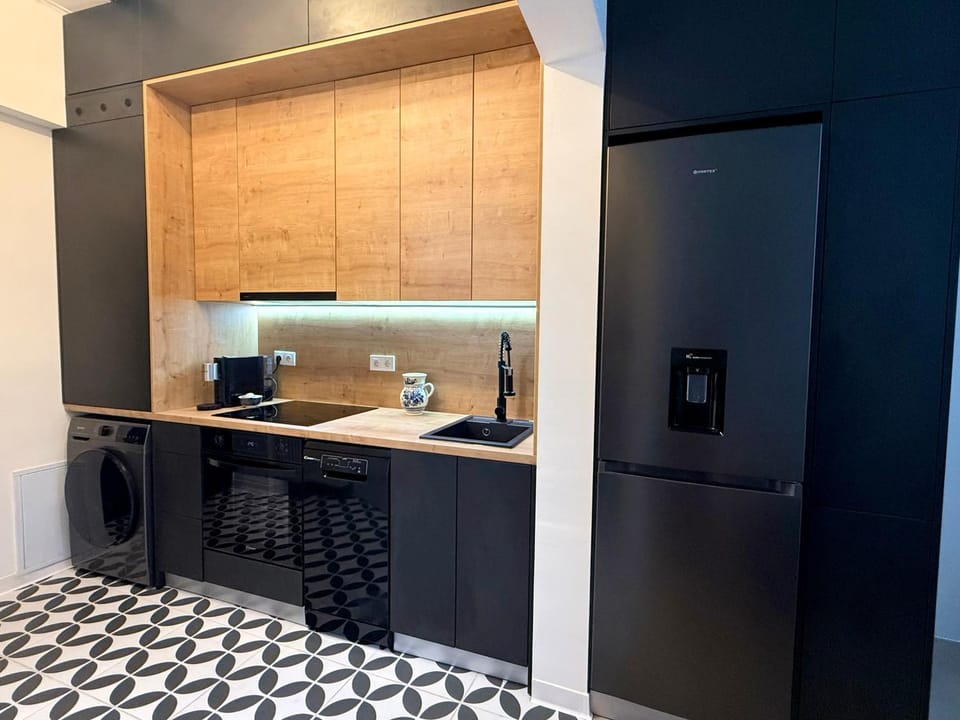 Kitchen or kitchenette, oven, stove