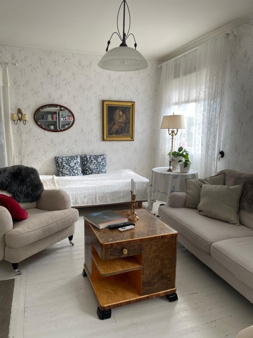 Bed, Living room