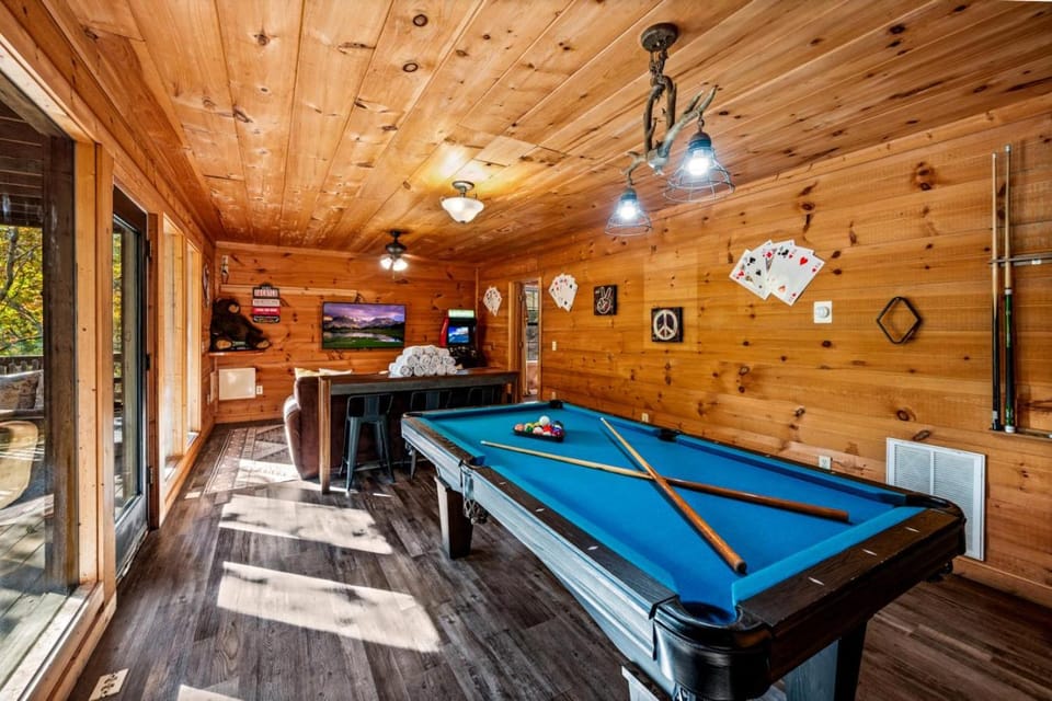 Secluded Cabin Hot Tub Fireplace GameRoom MORE Cabin in Gatlinburg