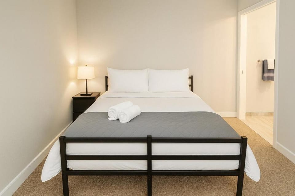 CozyLuxe Suite R&R HoF, Casino, Stadium, Airport Apartment in Cleveland Heights