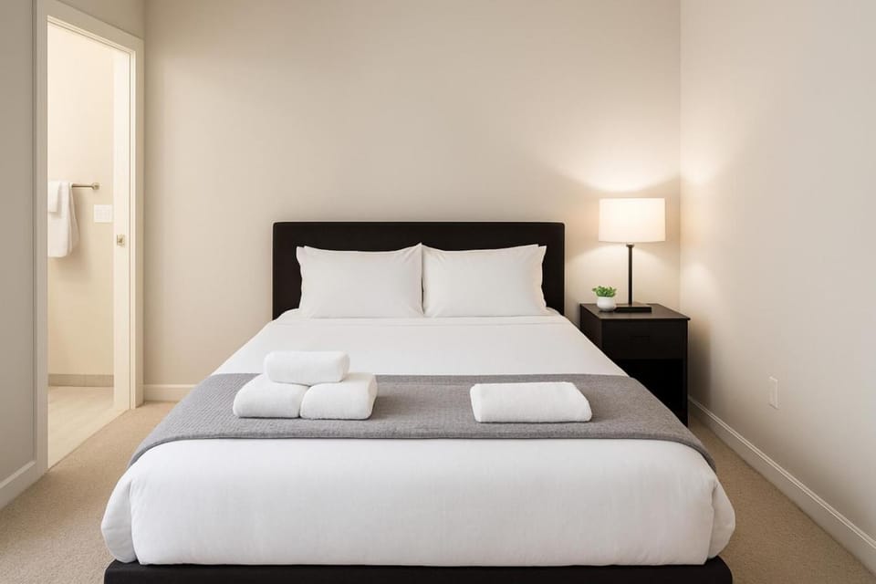 Stylish Luxe Suite Rock Hall, Stadiums, Casino Apartment in Cleveland Heights