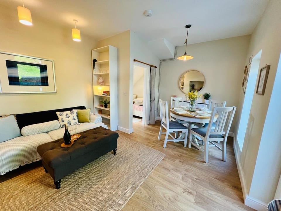 Chic Welsh Escape Character Home House in Newport