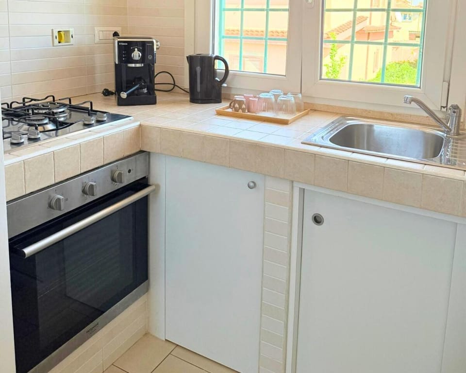 Azure Oasis with parking near the airport & beach Apartment in Lazio