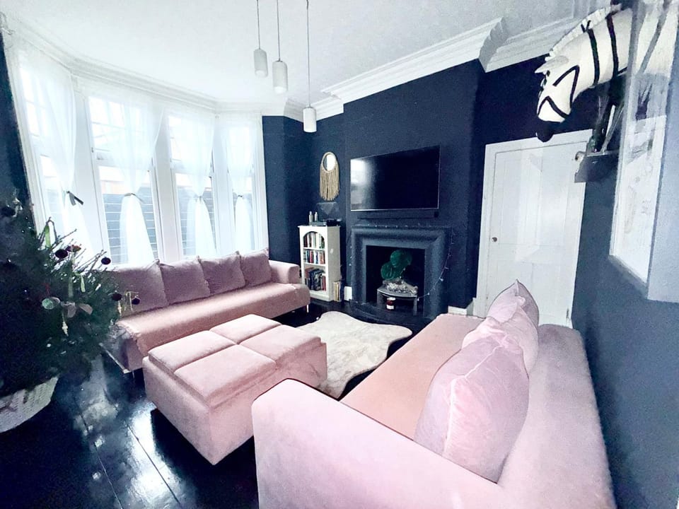 Stylish, Spacious City Hideaway - Sleeps up to 9 House in Cardiff