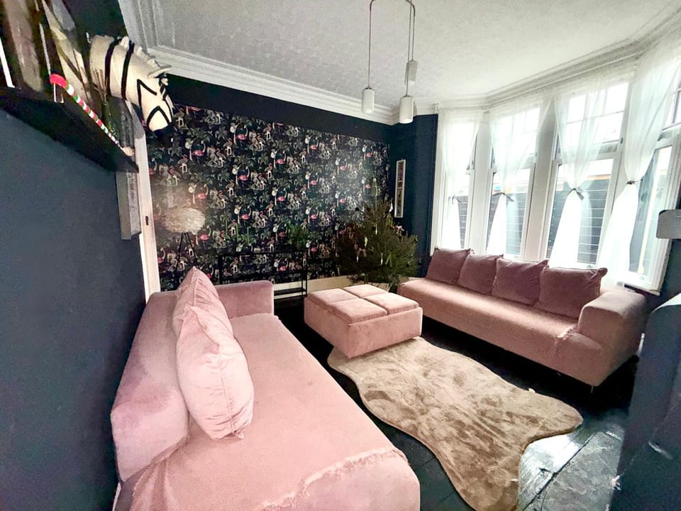 Stylish, Spacious City Hideaway - Sleeps up to 9 House in Cardiff