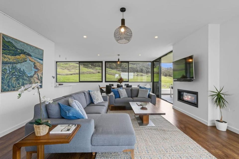 Sunrise Serenity - modern luxury House in Apollo Bay