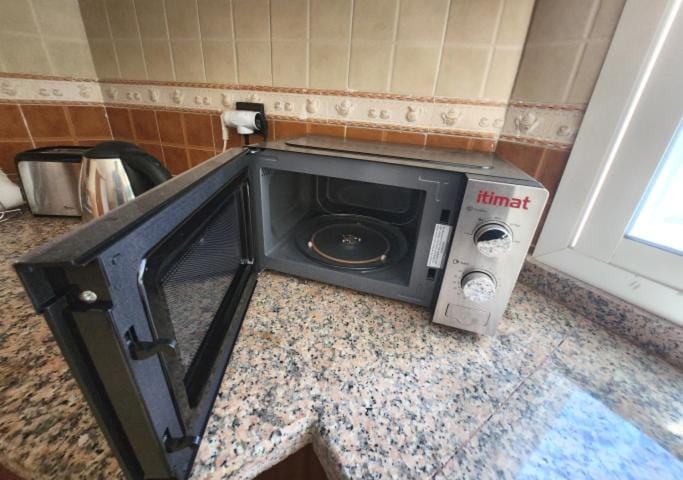 Coffee/tea facilities, microwave, toaster
