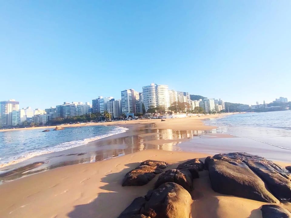 Apt com 2q e Varanda Frente Mar Apartment in Vila Velha