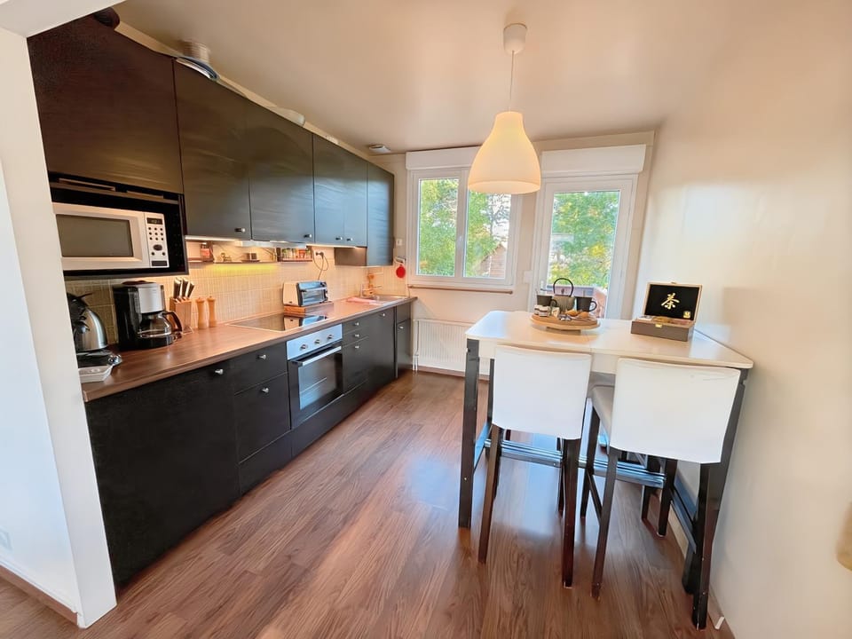 Maison atypique -Jardin, terrasse & cabane perchée House in Cabourg