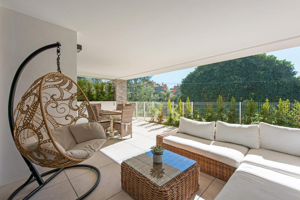 Patio, Day, Garden, View (from property/room), Balcony/Terrace, Living room, Seating area, Garden view