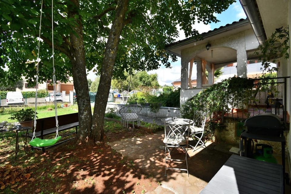 Patio, BBQ facilities