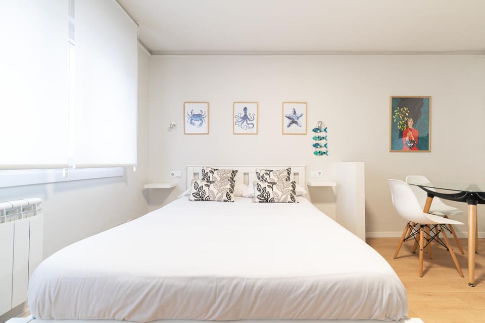 Bed, Photo of the whole room