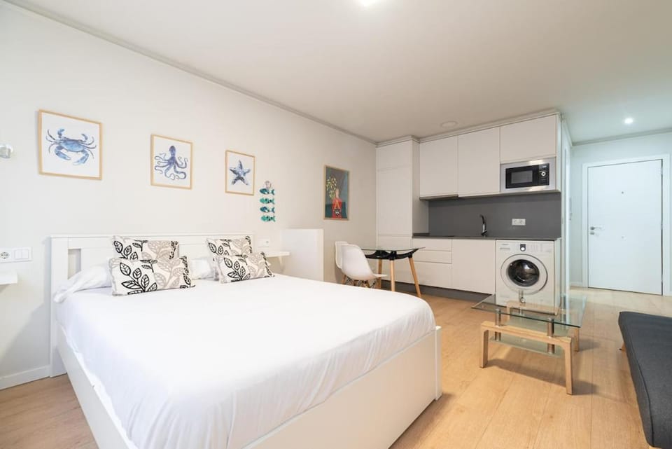 Bed, Kitchen or kitchenette, Living room, Photo of the whole room, Seating area, washing machine
