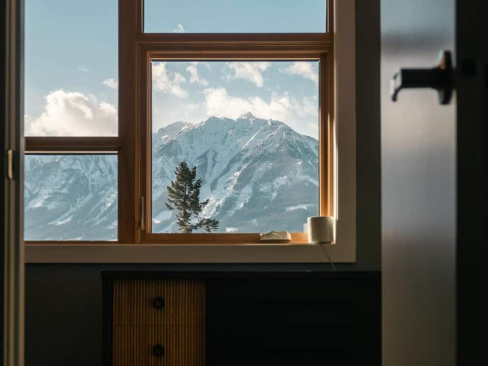 Epic Mountain View Private Hot Tub PÜR 1 House in Columbia-Shuswap A