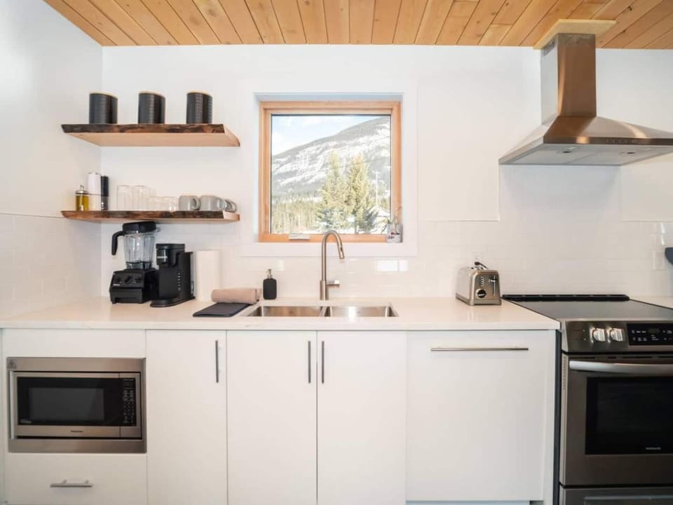 Nature Luxury Near Town PÜR 2 House in Columbia-Shuswap A