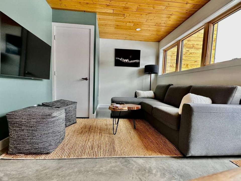 Nature Luxury Near Town PÜR 2 House in Columbia-Shuswap A