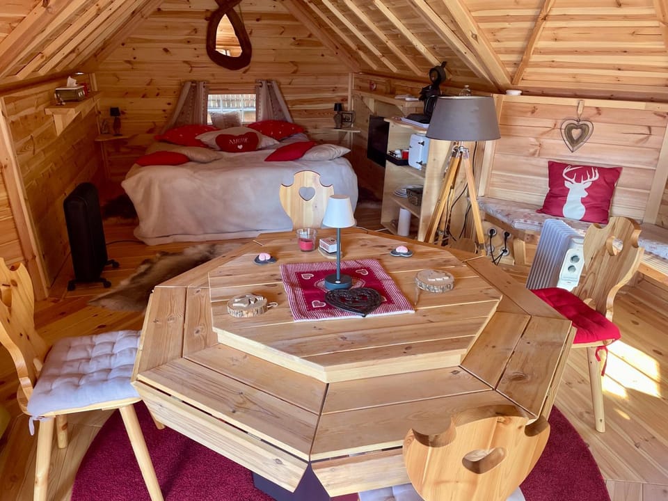 KOTA bien être jaccuzzi , sauna , piscine chauffée , soins bien être Nature lodge in Auvergne-Rhône-Alpes