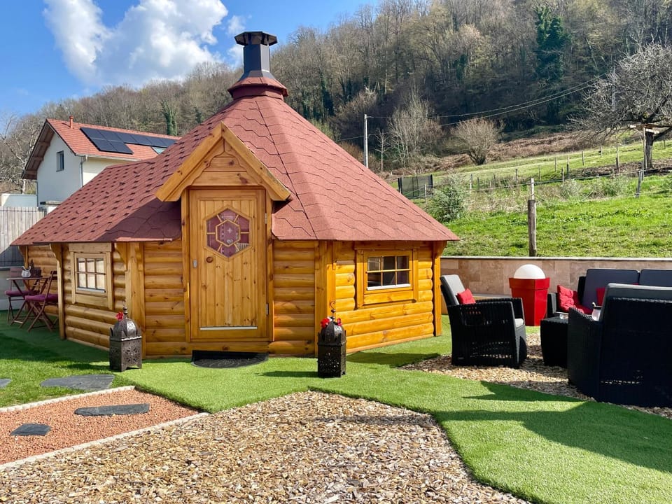 KOTA bien être jaccuzzi , sauna , piscine chauffée , soins bien être Nature lodge in Auvergne-Rhône-Alpes