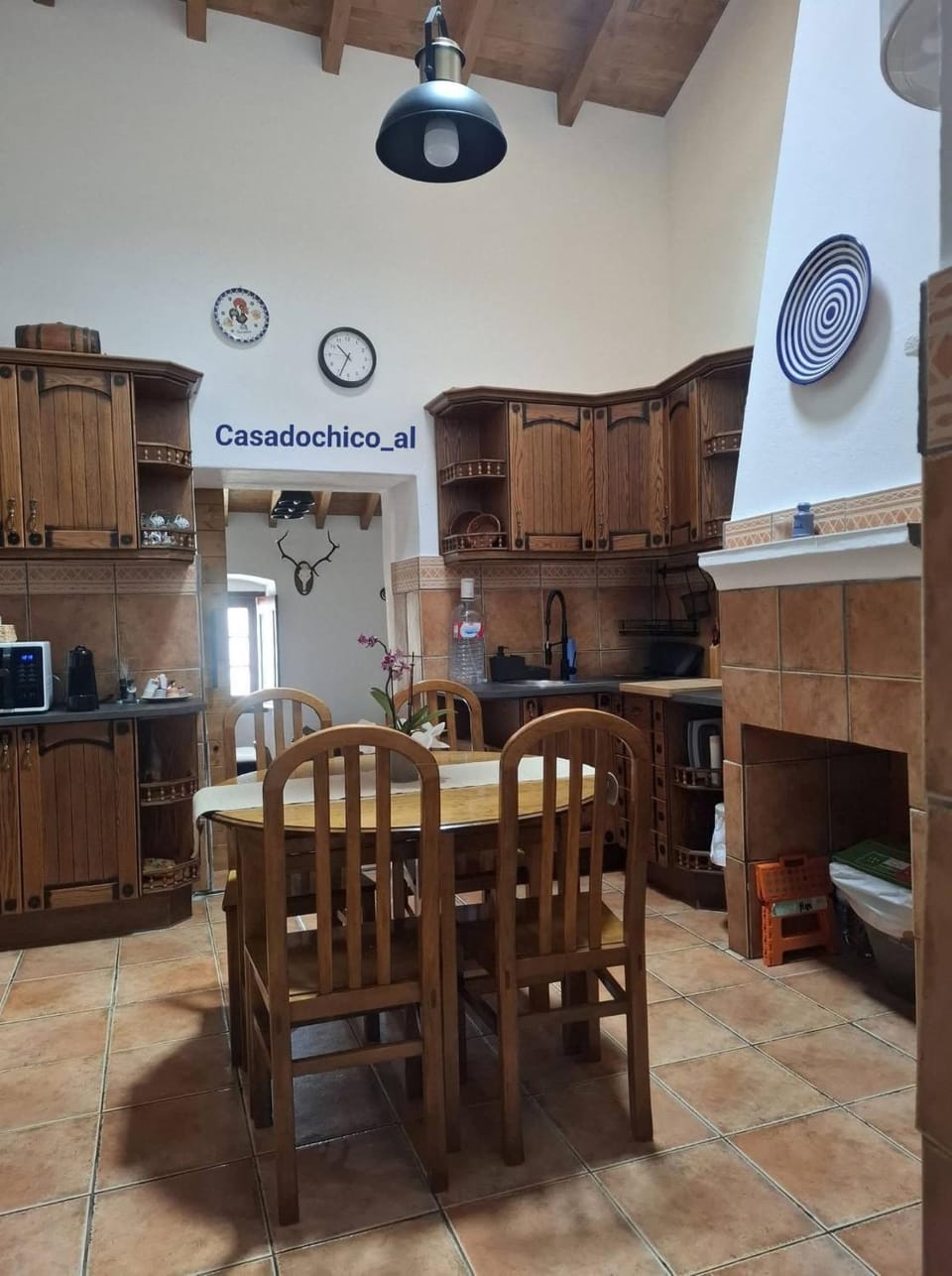 Kitchen or kitchenette, Dining area, stove
