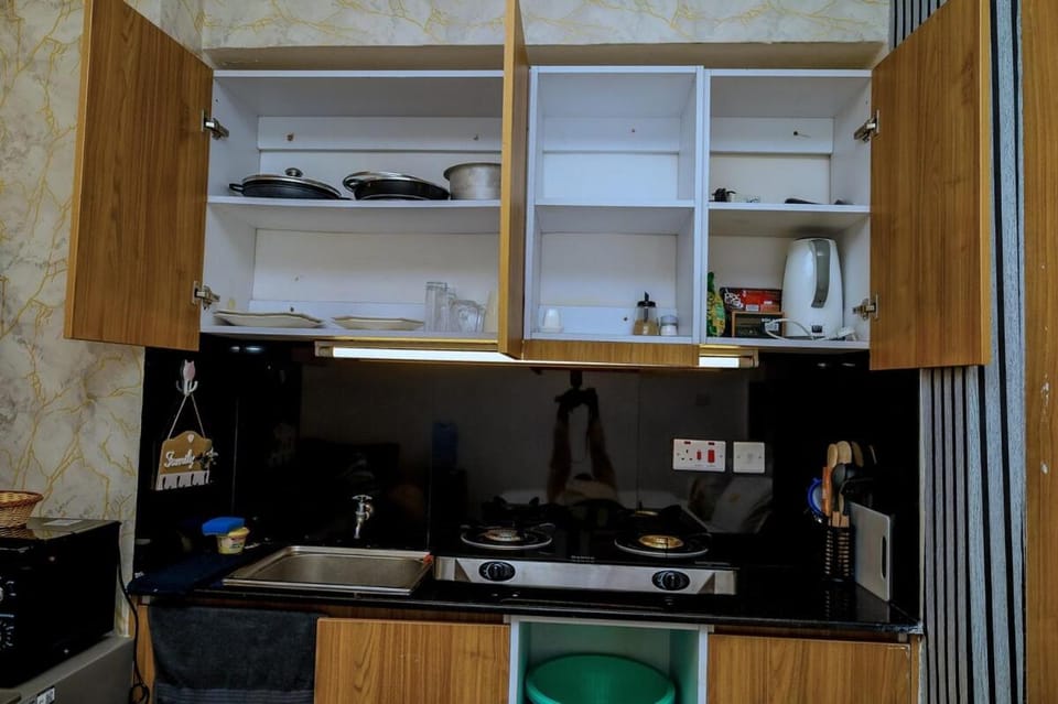 Ynash Stays-Studio BNB Lumumba drive Royal Suburbs Apartment in Nairobi County