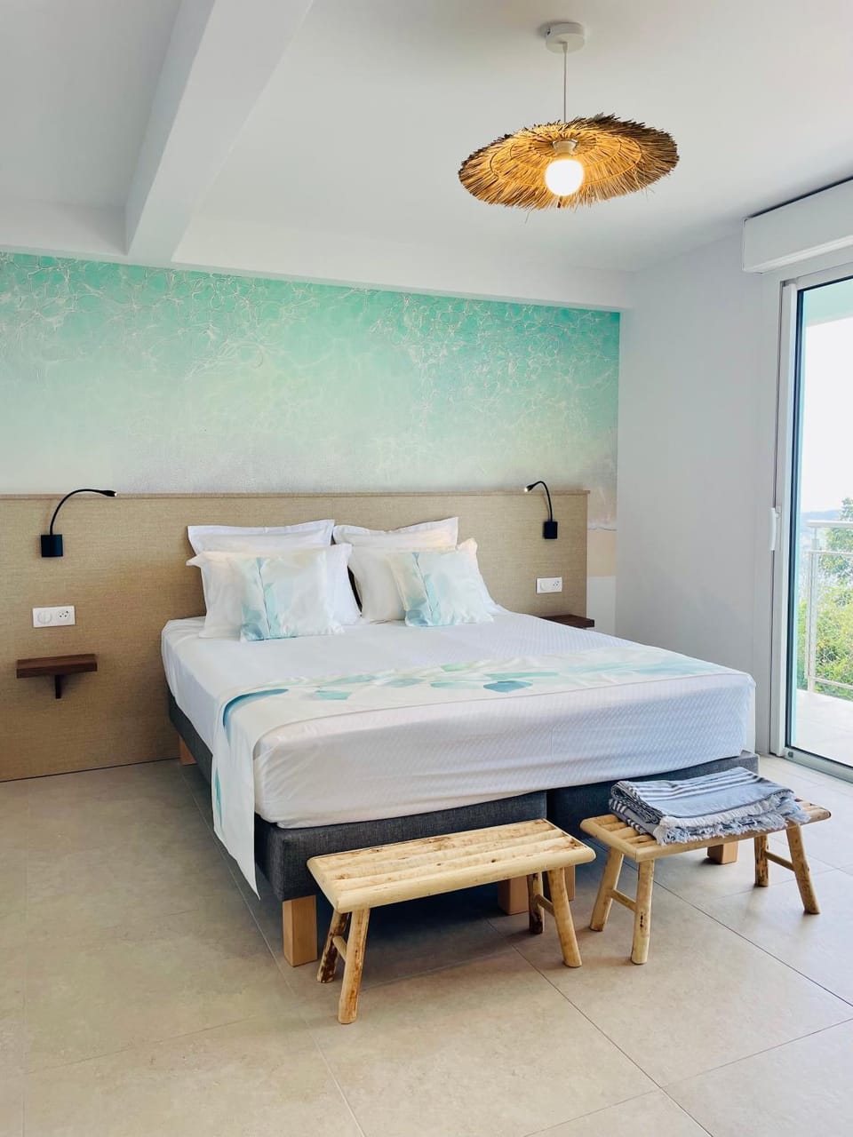 Bed, Photo of the whole room, Bedroom, Sunrise, internet, soundproof, air conditioner