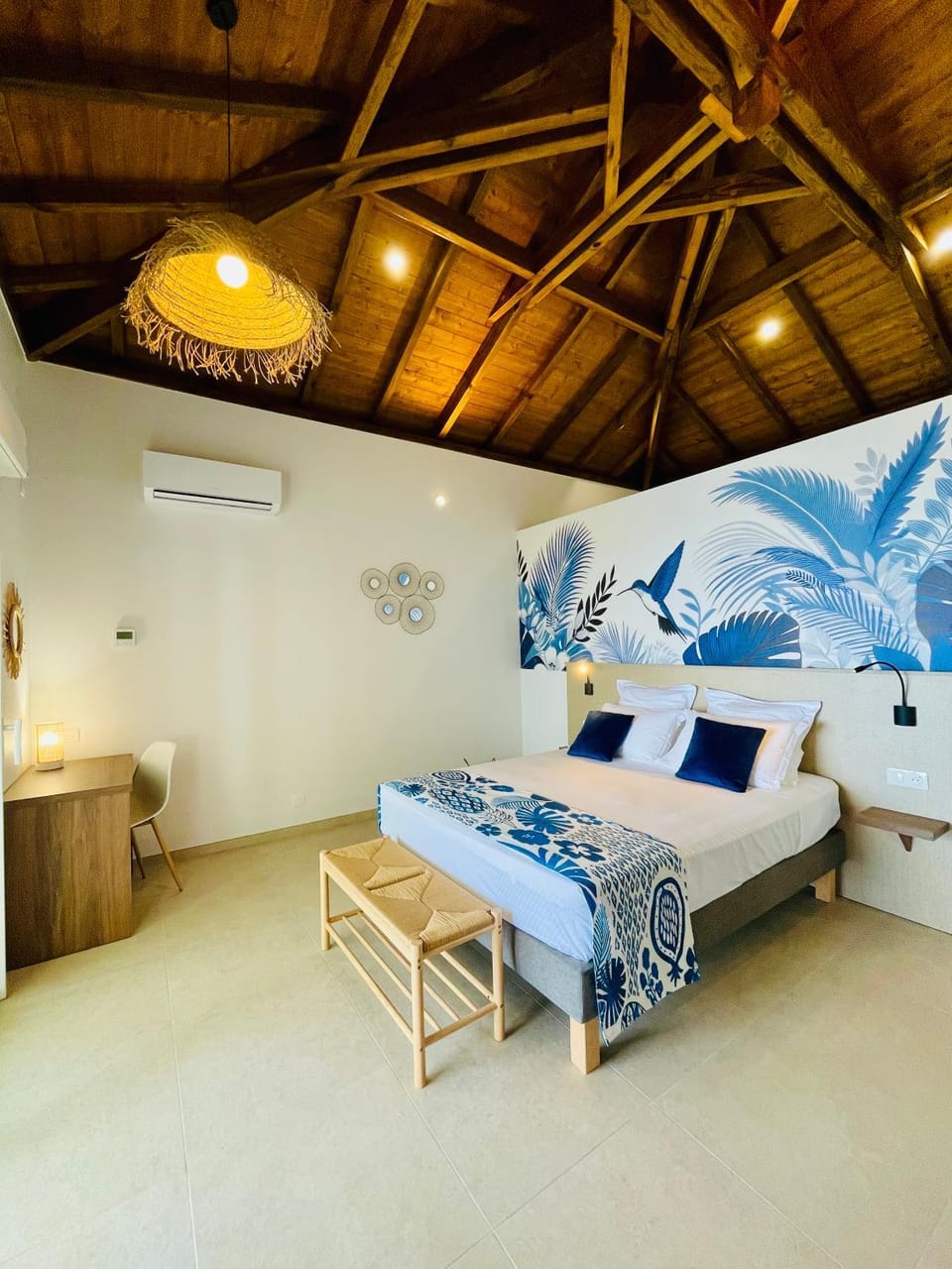 Bed, Balcony/Terrace, Photo of the whole room, Seating area, Bedroom, internet, soundproof, towels, air conditioner