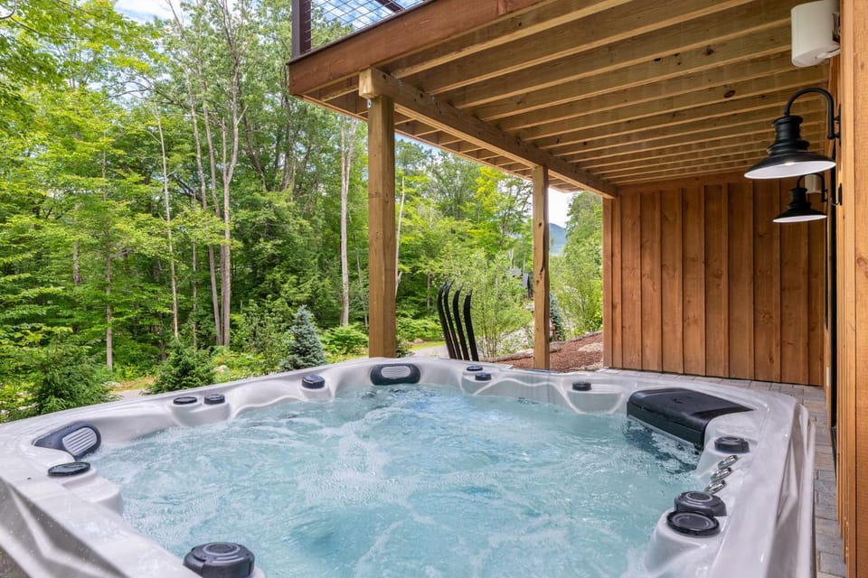 Loon Mtn Luxury Hot Tub Game Rm Pizza Oven House in Woodstock