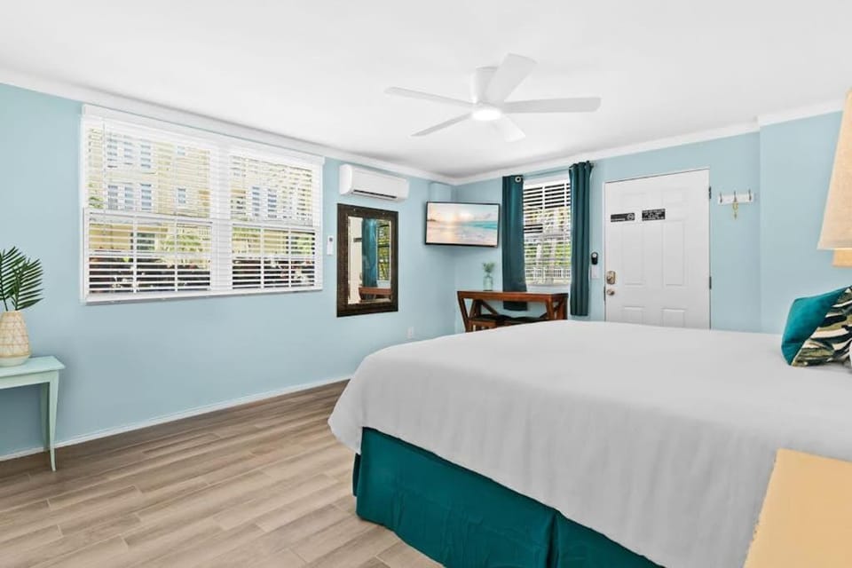 Parrot Beach Cottages Suite #1 Apartment in Siesta Beach