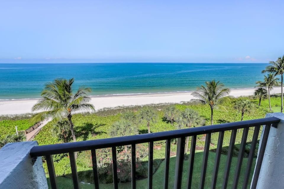 Beachside at Vanderbilt House in Vanderbilt Beach