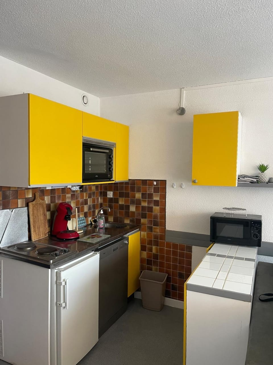 Kitchen or kitchenette