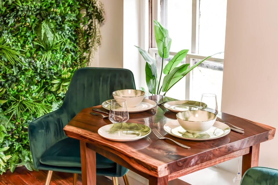 OLD TOWN Nature Oasis Block 2 King 99 Walk Score Apartment in Alexandria