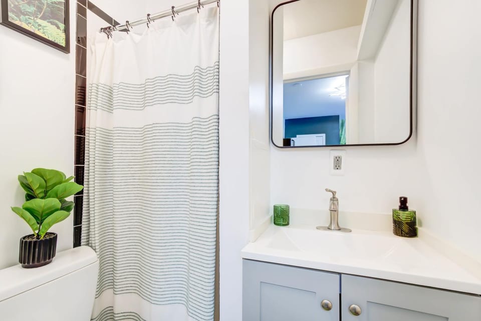 OLD TOWN Nature Oasis Block 2 King 99 Walk Score Apartment in Alexandria