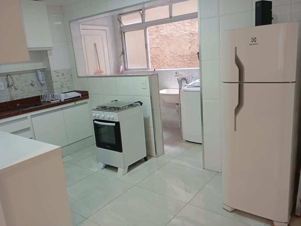 Kitchen or kitchenette, oven, pet friendly, stove