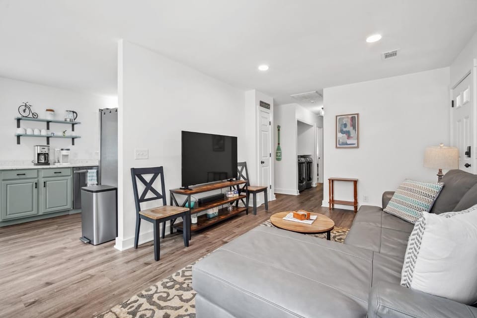 Communal lounge/ TV room, TV and multimedia, Living room