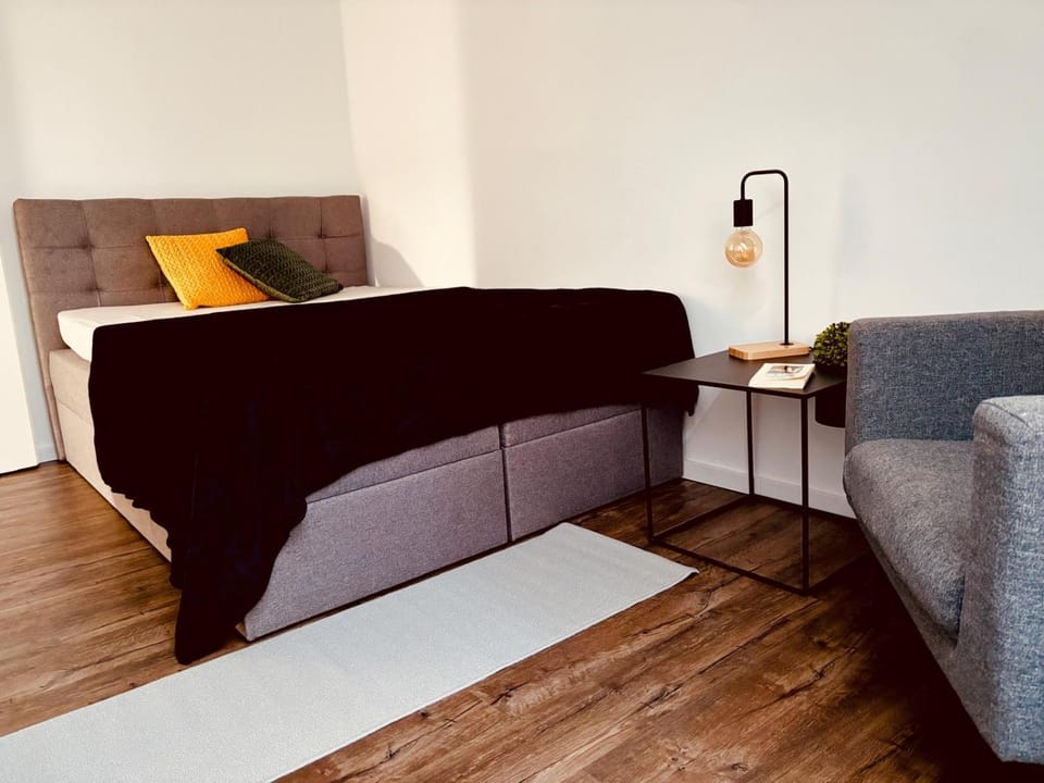 Bed, Seating area, Bedroom