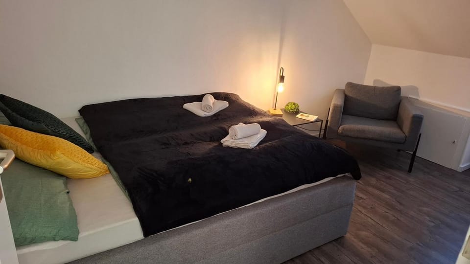 Bed, Photo of the whole room, Bedroom