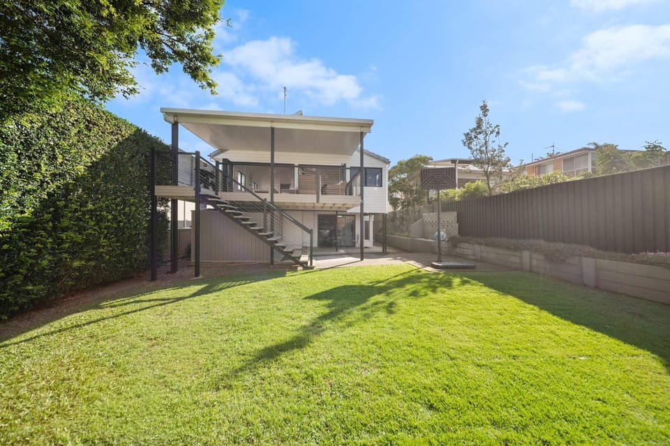 Property building, Patio, Garden, Balcony/Terrace, Garden view