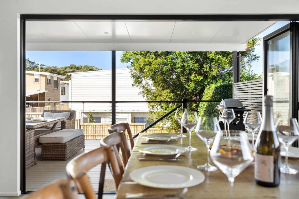 Patio, Balcony/Terrace, Living room, Food and drinks, Seating area, Dining area, Food, Drinks, Alcoholic drinks