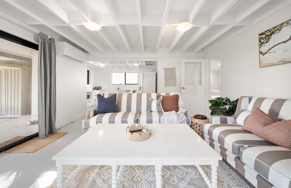 Living room, Photo of the whole room, Seating area