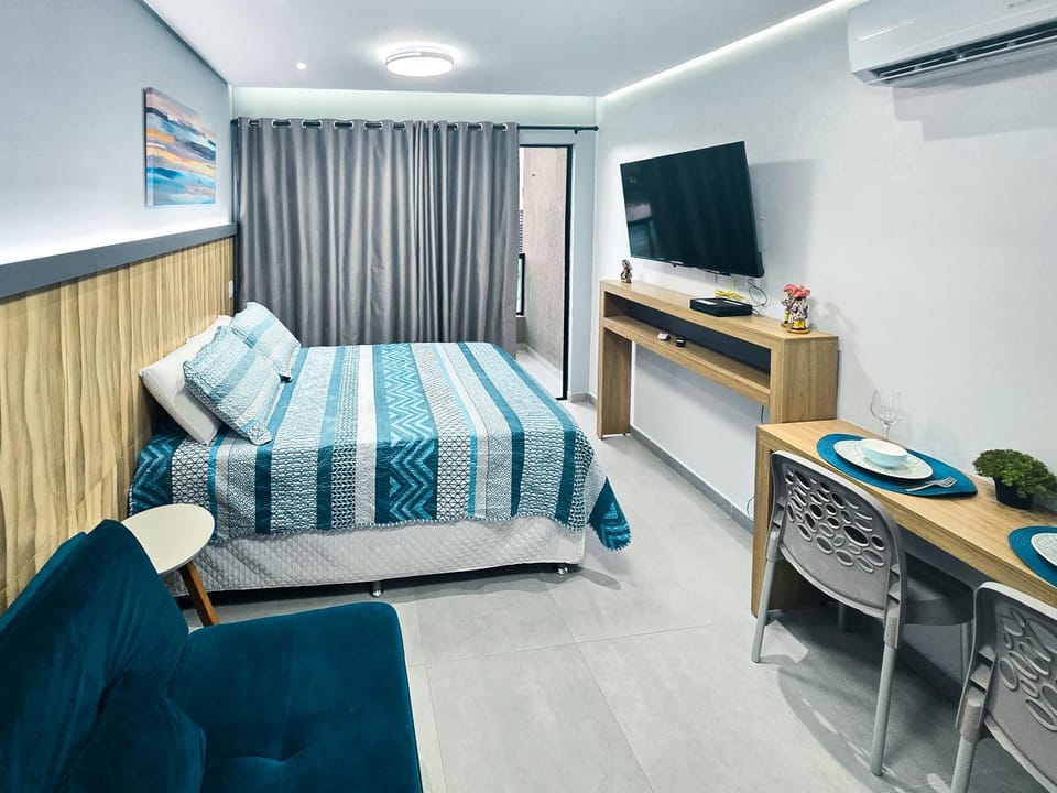 Communal lounge/ TV room, Bed, TV and multimedia, Living room, Photo of the whole room, Seating area, Evening entertainment, Bedroom, air conditioner