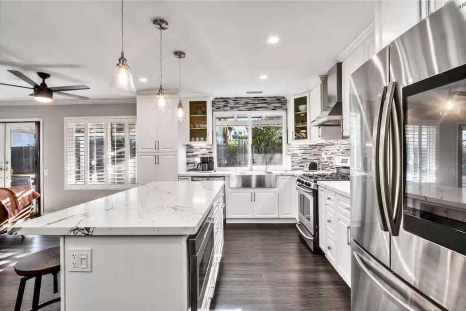 HUGE 5BR Family Retreat Backyard & Patio Lounge House in Santee