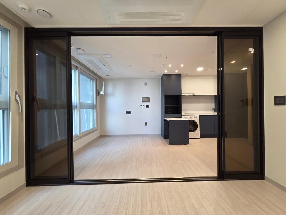 Central Height Apartment com Apartment in Busan