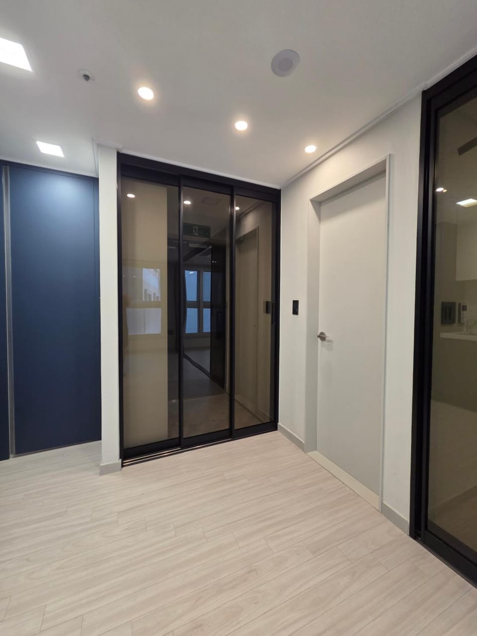 Central Height Apartment com Apartment in Busan