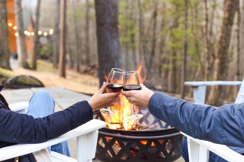 Modern Family Cabin 1 min to Bryce Fire Pit KING Bed Cabin in Basye