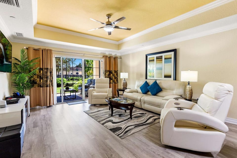 524-Beautiful ground floor condo adjacent to the pool in the Reunion Resort Apartment in Four Corners