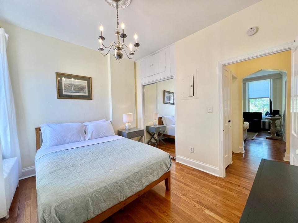 HEART of Old Town Historic 1BR 99 Walk Score Apartment in Alexandria