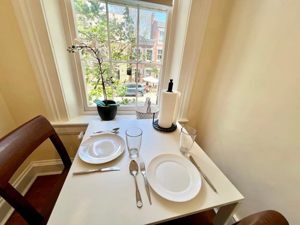 HEART of Old Town Historic 1BR 99 Walk Score Apartment in Alexandria
