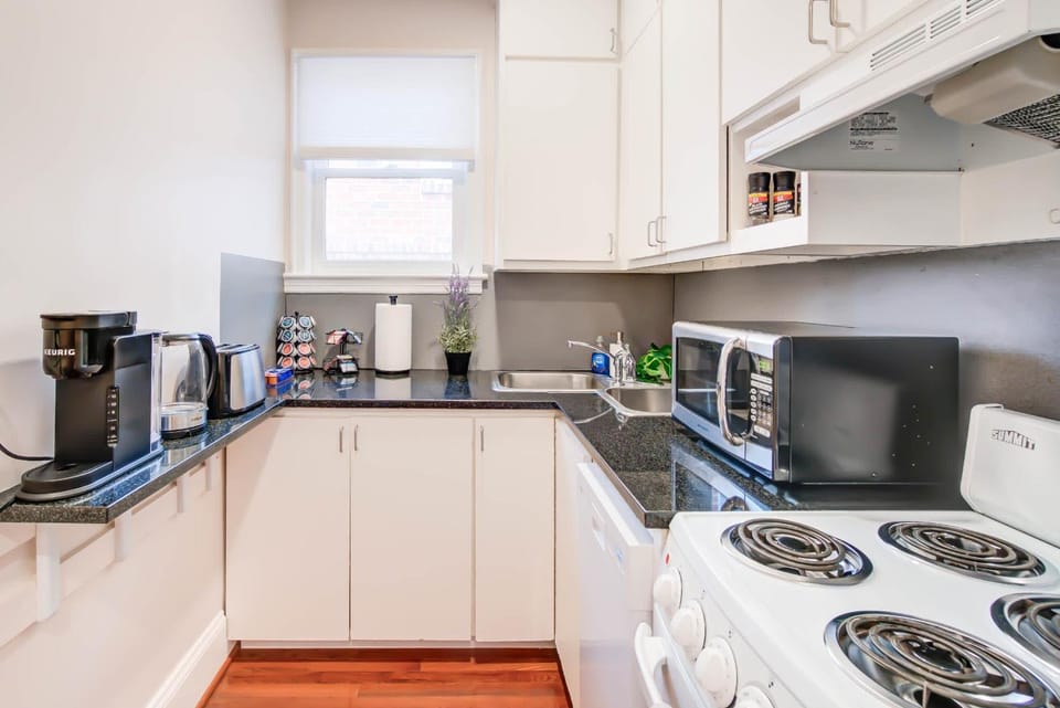 RARE 3 BDR HEART of Old Town Walk to King St House in Alexandria